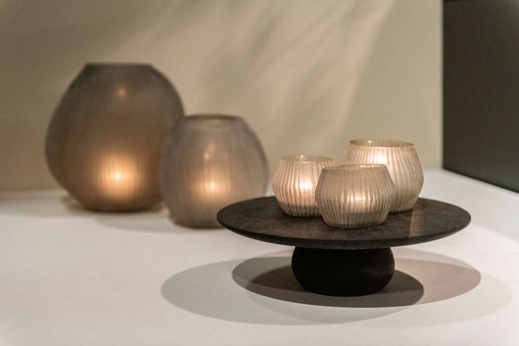 Organic vase with cutting - light smoke - medium - 20x19x20 - 1/1