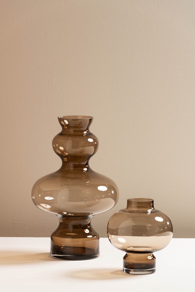 Boll vase on stand - small - mocha - Ø20 x 22cm - p/1